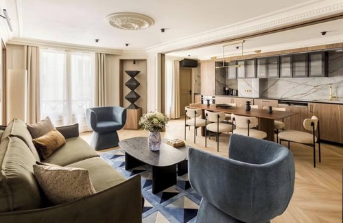 Quartier du Faubourg-Montmartre Apartment | LOCATED WITHIN WALKING DISTANCE OF THE PALAIS ROYAL & LOUVRE WITH AIR CON- OPERA