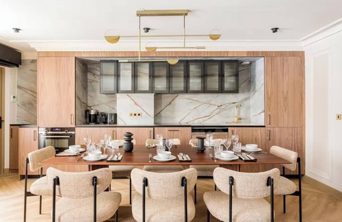 Quartier du Faubourg-Montmartre Apartment | LOCATED WITHIN WALKING DISTANCE OF THE PALAIS ROYAL & LOUVRE WITH AIR CON- OPERA