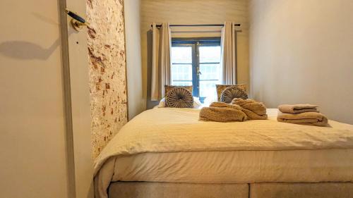 Burgwallen Nieuwe Zijde Apartment | Locatie Downtown