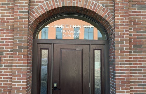 Traverse City Condo | *Location!* 4bd/3ba Condo In Center of Downtown TC