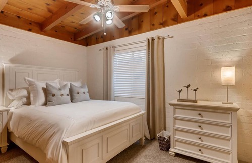 South Mission Beach Cottage | LOCATION! A/C. Play w/Beach Gear. Private Patio. CLEAN. Parking
