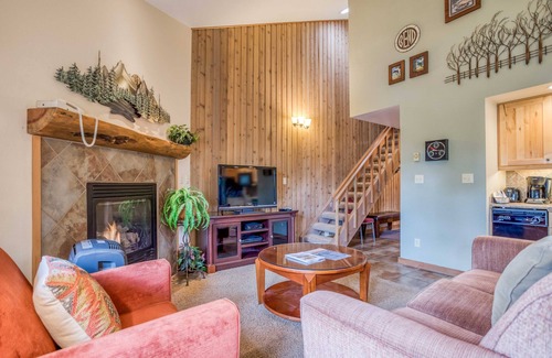 Century West Condo | Location and Privacy in Upper-Level Condo with Mt. Bachelor Village Amenities!