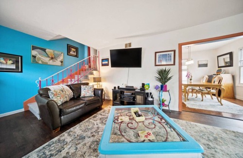 Mayfield Heights House | Location and Style Mayfield Heights 3 Bedroom