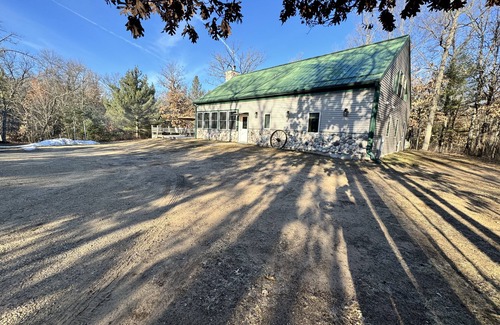 Friendship House | Location! Castle Rock/Wis. Dells/Golf, 5 BDR 2 Bath, 10 Acres. Sleeps 19 in beds