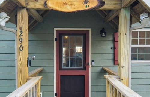 Seven Devils Cottage | Location! Charming mountain retreat at 4000' elevation with stunning views.