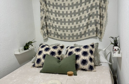 Douglas Apartment | Location Close to Miracle Mile, Free Parking/WiFi