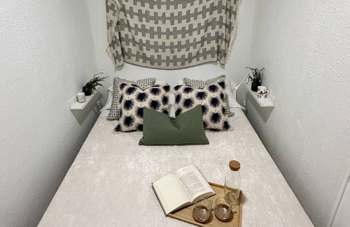 Douglas Apartment | Location Close to Miracle Mile, Free Parking/WiFi