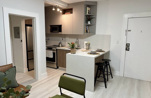 Douglas Apartment | Location Close to Miracle Mile, Free Parking/WiFi