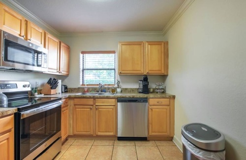 Winter Park House | LOCATION! COZY COMFORT 2 BLOCKS FROM PARK AVE W POOL, HOT TUB AND GRILL STATION!