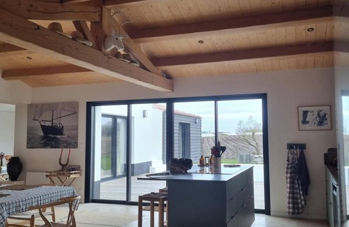 Noirmoutier-en-l'Ile Villa | Location de Vacances D'une Belle Maison Très Confortable Terrasse + Jardin