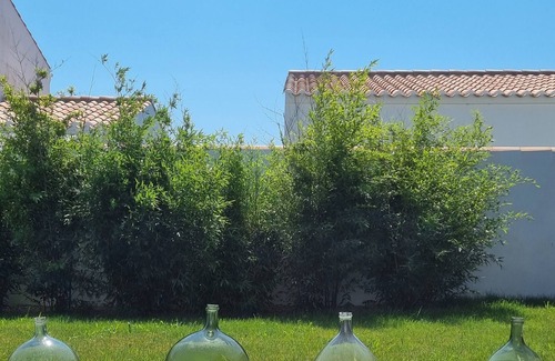 Noirmoutier-en-l'Ile Villa | Location de Vacances D'une Belle Maison Très Confortable Terrasse + Jardin