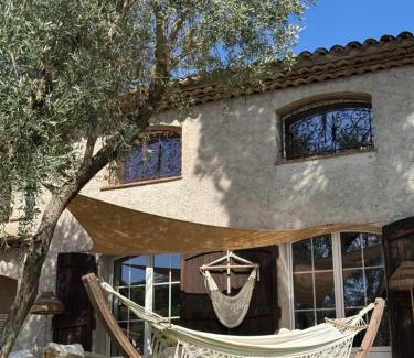Mandelieu-La-Napoule Bed & Breakfast | Location de chambre Villa les allamandas