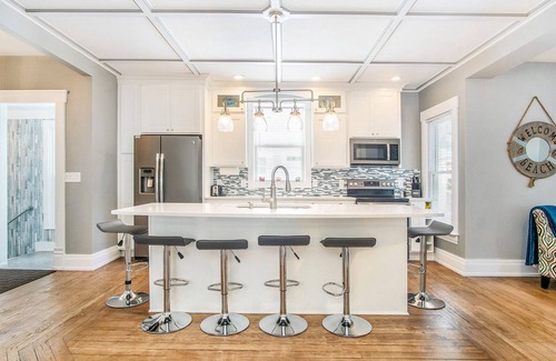 South Haven House | Location, Design, Indoor/Outdoor space, close to town and beach!