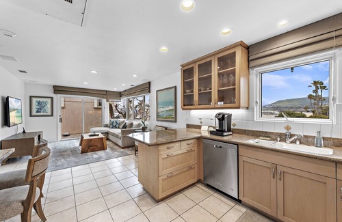 Laguna Beach Villa | Location direct beach access stroll to main beach swim kayak+