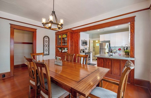 McMinnville House | Location! Historic Downtown~Cowls Bungalow & Carriage House, Fenced Dog-Friendly