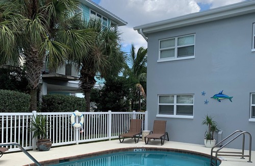Treasure Island Condo | Location, location, location- Treasure Island cozy cottage