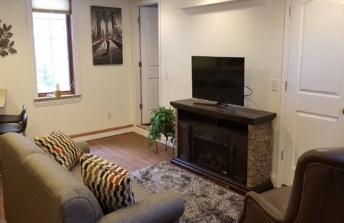 Water Hill Apartment | Location, Location! Downtown Luxury 1 Bedroom Apt