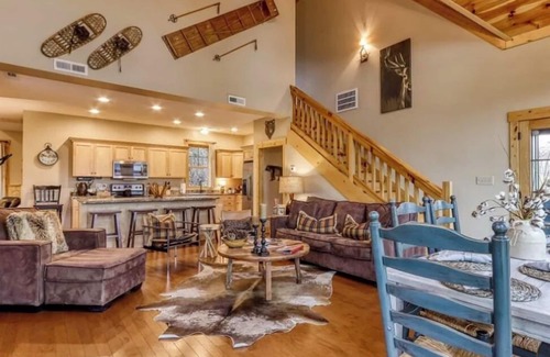 Gatlinburg Cabin | Location! Location! Location! Just a block from DT Gatlinburg-minutes to GSMP!