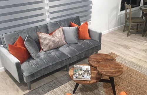 Belmont Shore Apartment | location, location, location