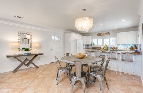 Downtown House | LOCATION, LOCATION, LOCATION! 7 Bedrooms - VIEW - Steps to Sand/Ocean/Pier