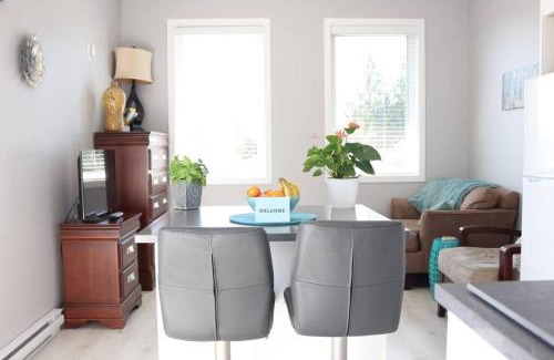 Saanich East Apartment | LOCATION LOCATION LOCATION IMMACULATE 1 BEDROOM SUITE
