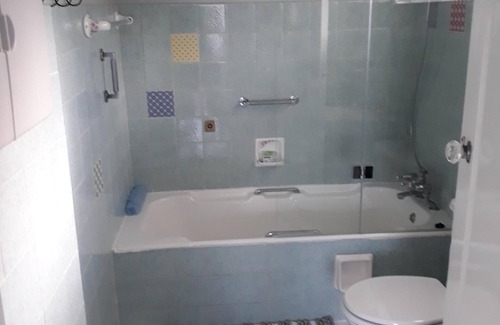 Morningside Apartment | Location, location, location and newly decorated with views