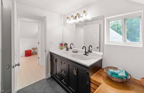Ohio City House | LOCATION! LOCATION! Minutes from everything you will love about Cleveland