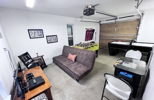Lincoln Beach House | Location,Location!. Fido and Family friendly, Hot Tub, Fireplace,Gameroom,King