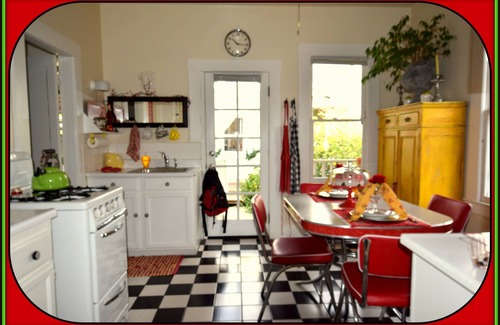 Santa Barbara Cottage | LOCATION, LOCATION, LOCATION - Hubba Hubba Get Down Downtown!