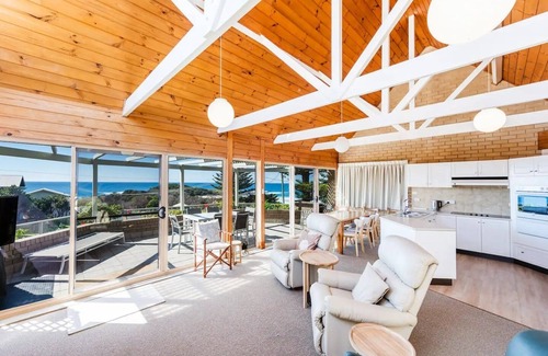 Yamba Apartment | Location+ Ocean & headland views. Wifi, gifts, linen, 3 bed, 2 bath & parking!