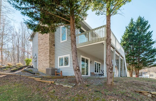 North Shore House | LOCATION! Restaurants, Shops! Waterfront Quiet, Golf Community Game Room Bunks
