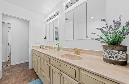 Lake Ida Shores House | LOCATION! Spacious 3/3 Downtown Delray House with Heated/Cooling Pool
