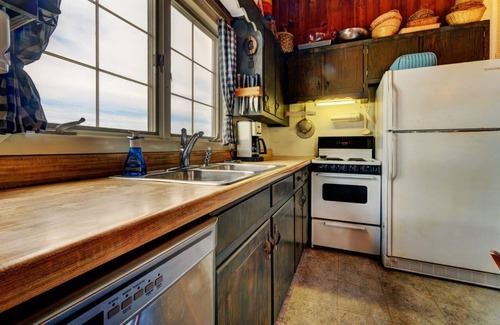 Wellfleet Cottage | Location! Waterfront- Beachfront Cottage on Ryder Beach