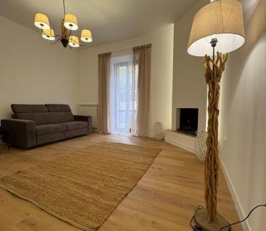 Scopoli House | Locazione Turistica al Castello di Scopoli, situata tra Pale e Rasiglia sulla via Francigena a due passi da Sellano Foligno Assisi e Spoleto