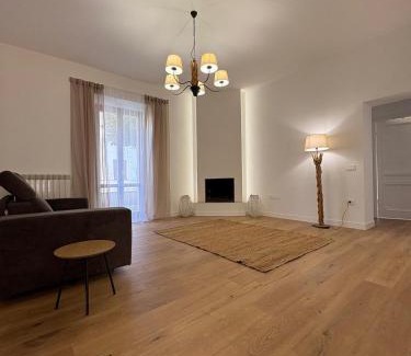 Scopoli House | Locazione Turistica al Castello di Scopoli, situata tra Pale e Rasiglia sulla via Francigena a due passi da Sellano Foligno Assisi e Spoleto