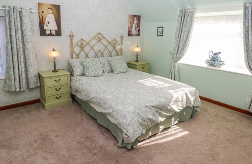 Tongwynlais Cottage | LOCH FIELD COTTAGE, pet friendly, with a garden in Cardiff