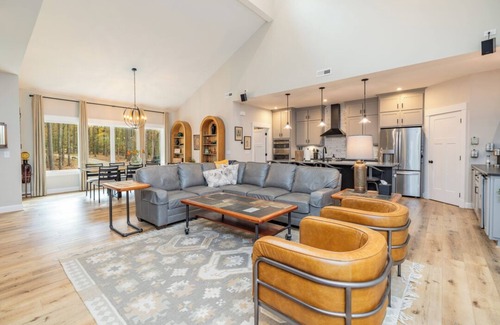 Wise House | Loch Nest on Lake Gaston | Hot Tub Sauna Game Room Boathouse