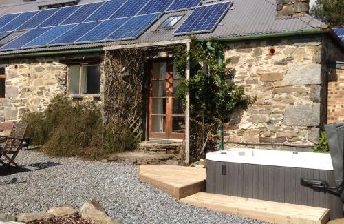 Loch Tay House | Loch Tay Bothy Cottage with Hot Tub