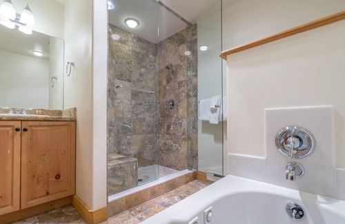 Mountain Village Hotel | Lock-Off Room With Amazing Bear Creek Lodge Amenities