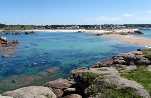 Pleumeur-Bodou House | «LOCKERALIES» longère entirely renovated in edge of sea