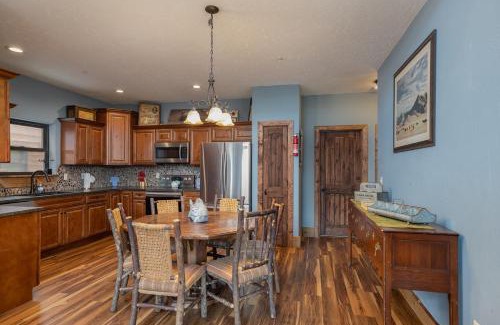 Branson House | Lodge 18