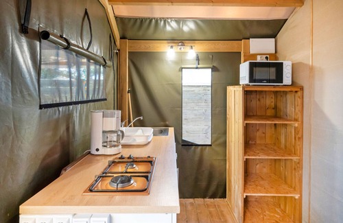 Lesperon RV Rental | 'Lodge 2' with shared pool, private terrace and shared garden