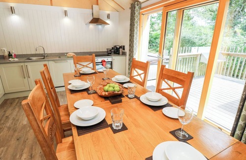 Corfe Castle Cottage | LODGE 22, family friendly, with hot tub in Corfe Castle