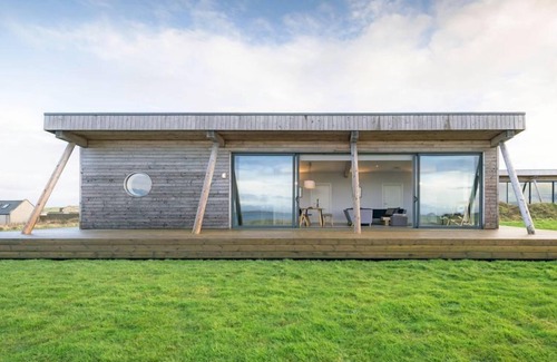 John O'Groats Cottage | Lodge 3 - 3 Bed - a john o'groat that sleeps 6 guests in 3 bedrooms