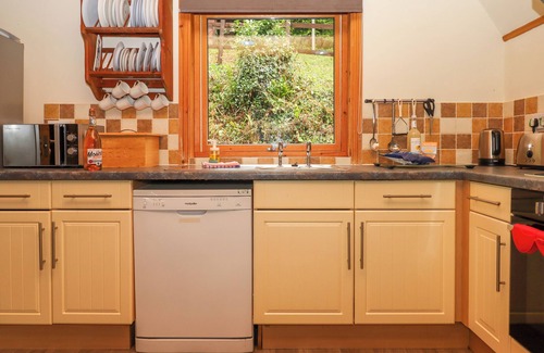 Liverton Cottage | LODGE 45 - LAZY BEAR, pet friendly, with pool in Chudleigh