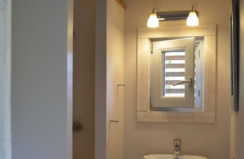 Saumane-de-Vaucluse Cottage | Lodge at Isle sur la Sorgue. Modern cabin in Provence
