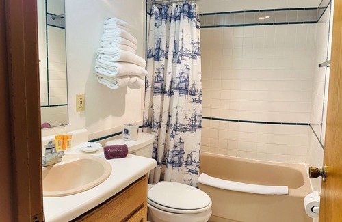 Sturgeon Bay Resort | Lodge at Leathem Smith