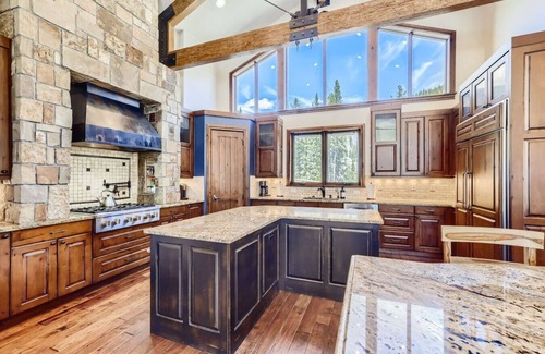 Copper Mountain House | Lodge at Lewis Ranch - Ski in/out - Luxury 6 Bedroom Home Sleeps 26