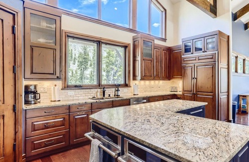 Copper Mountain House | Lodge at Lewis Ranch - Ski in/out - Luxury 6 Bedroom Home Sleeps 26