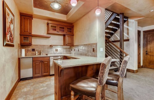 Copper Mountain House | Lodge at Lewis Ranch - Ski in/out - Luxury 6 Bedroom Home Sleeps 26